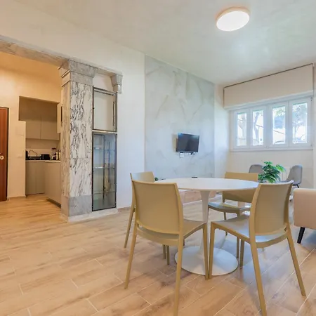 Modern Two Bedroom Design Near Circo Massimo Apartment Rom