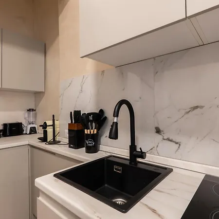 Modern Two Bedroom Design Near Circo Massimo Apartment Rom