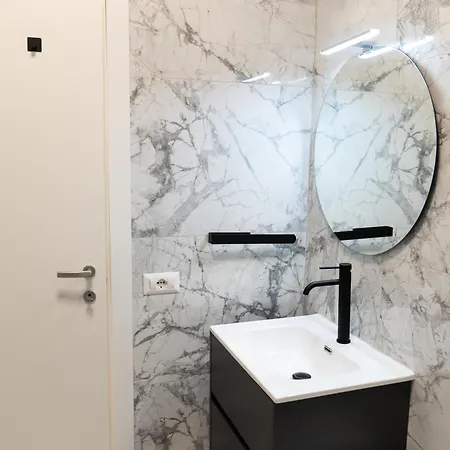 Modern Two Bedroom Design Near Circo Massimo * Rom