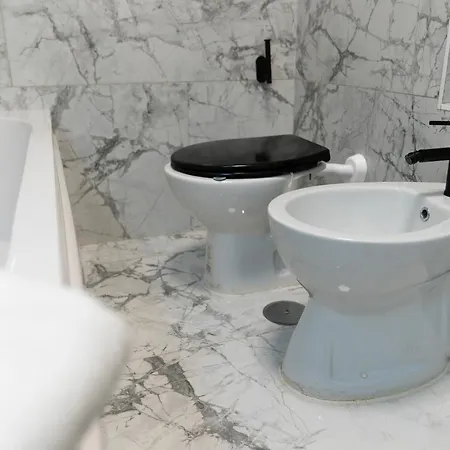 Modern Two Bedroom Design Near Circo Massimo Apartment Rom